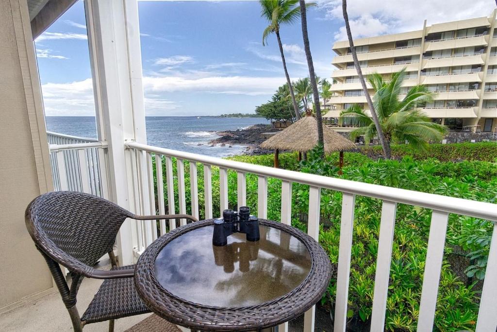Amazing Lagoon & Garden Front Condo with Stunning Ocean Views Hale