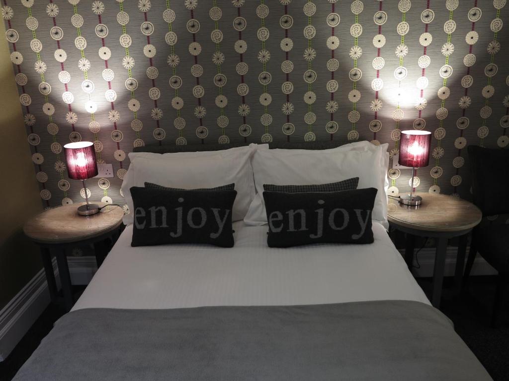 Postel nebo postele na pokoji v ubytování The Hideaway At Windermere (Adults only)