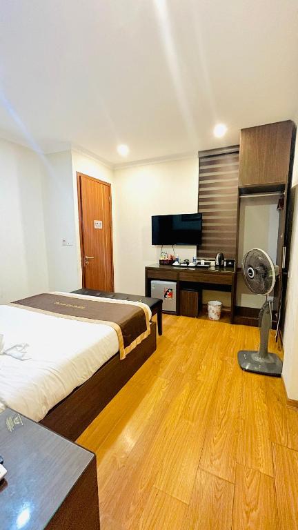 TV a/nebo společenská místnost v ubytování Hoàng Gia Hotel