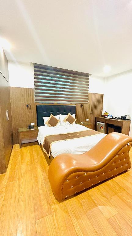 Postel nebo postele na pokoji v ubytování Hoàng Gia Hotel