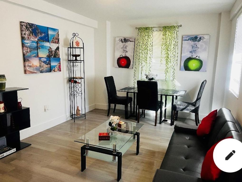 Гостиная зона в Home Sweet Home