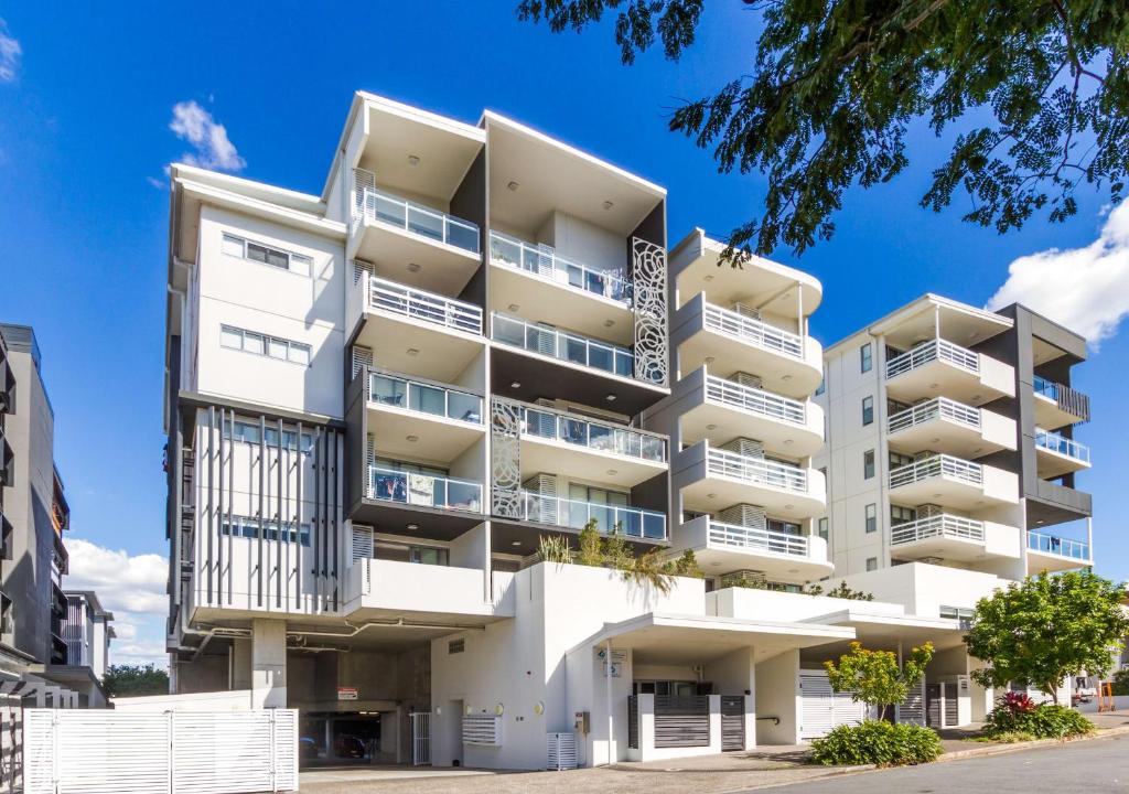 an apartment building with white balconies at Luxurious 3BDR Townhouse in Great Location in Brisbane