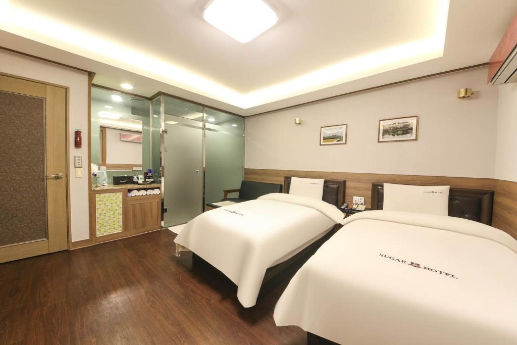 Sugar Hotel - Economy Twin Room