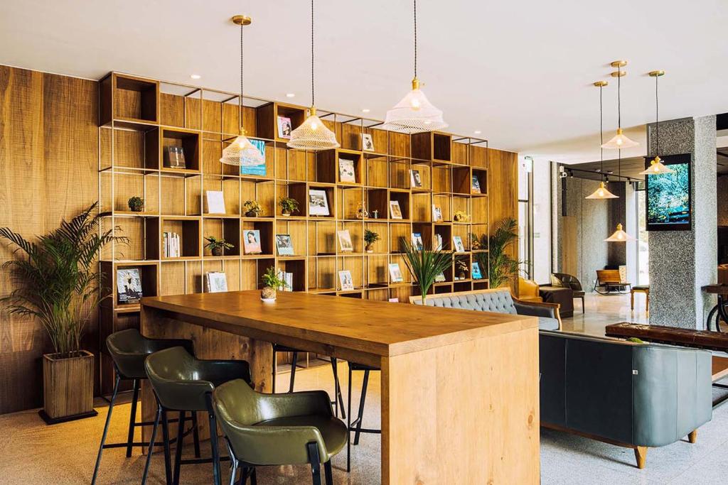 Lounge nebo bar v ubytování Hotel BEGINS 倉箱蜜境文旅