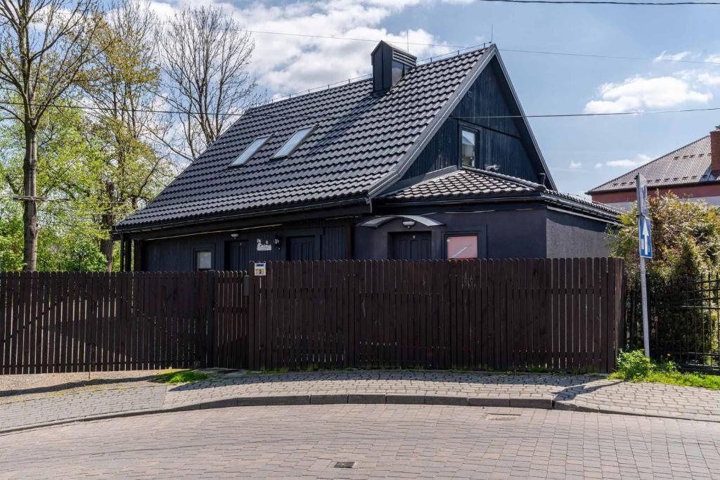 UROCZY ZAKĄTEK - Apartamenty z własnymi tarasami i grillem w centrum Zatora, blisko Energylandii - 14