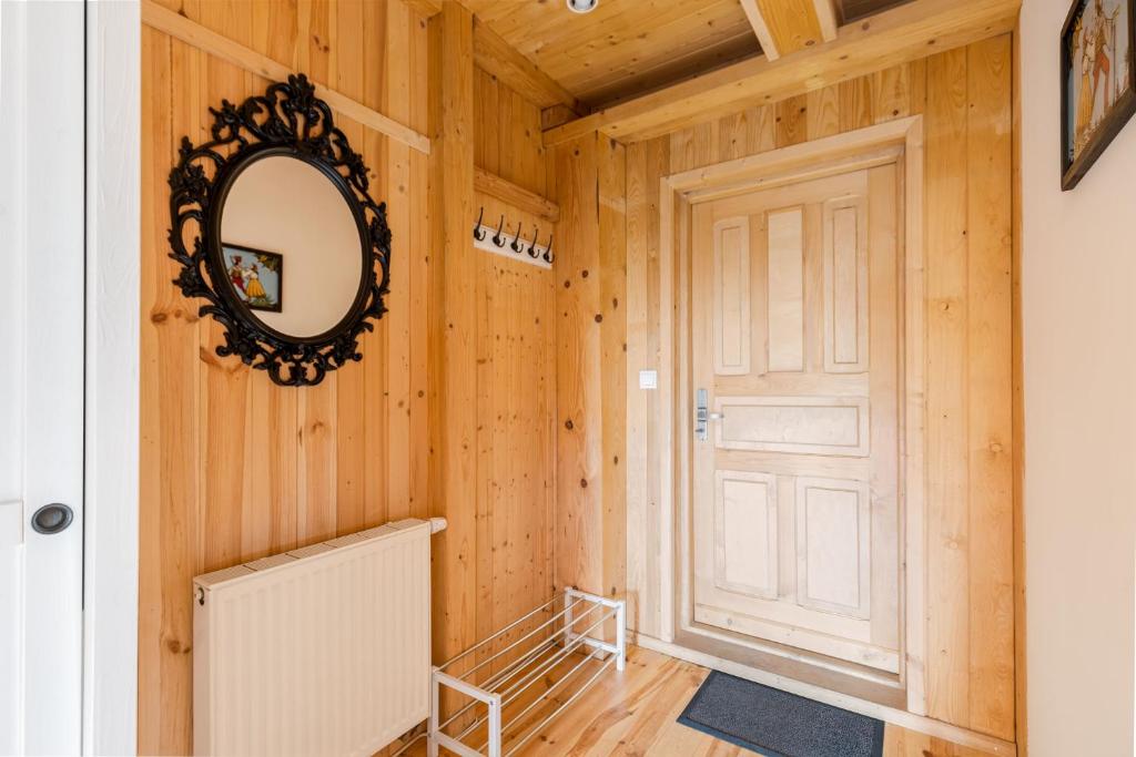 UROCZY ZAKĄTEK - Apartamenty z własnymi tarasami i grillem w centrum Zatora, blisko Energylandii - 9