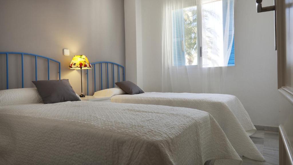 Postel nebo postele na pokoji v ubytování Apartamentos Alberca - Deniasol