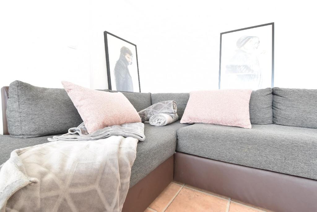 Posedenie v ubytovaní Huge Apartment in Awesome Location with parking