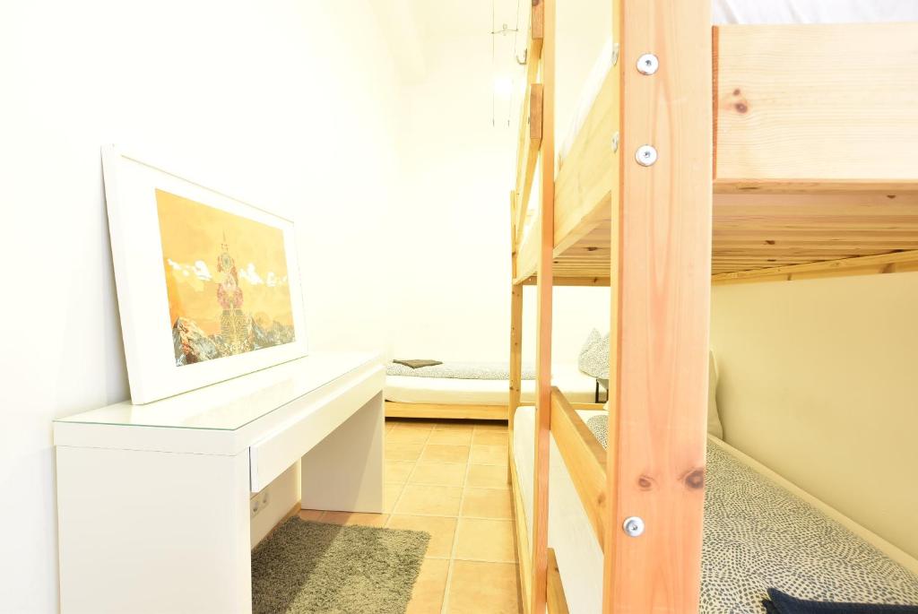 Televízia a/alebo spoločenská miestnosť v ubytovaní Huge Apartment in Awesome Location with parking