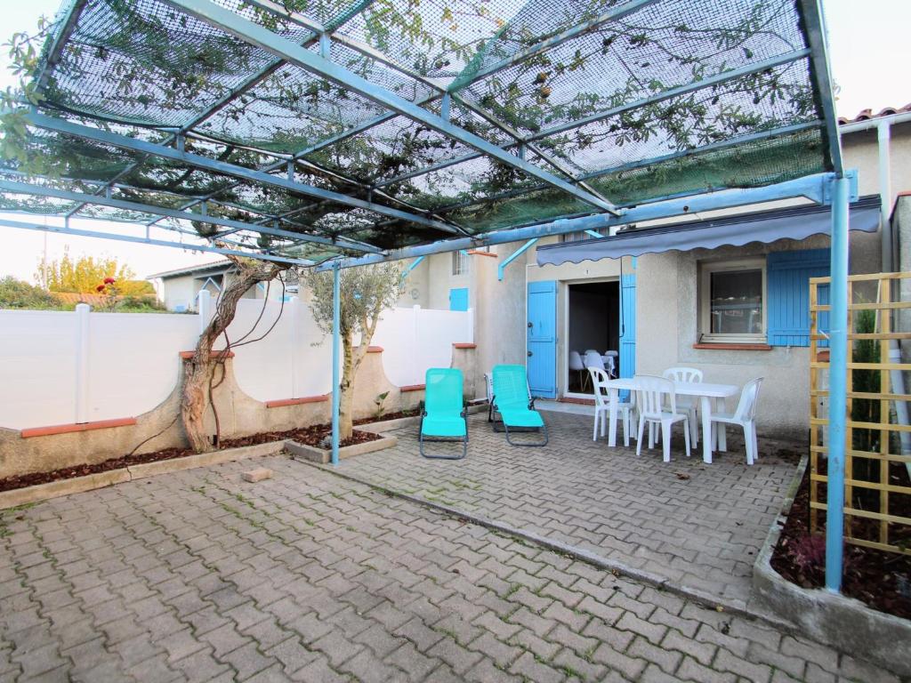 Photo de la galerie de l'établissement Pavillon F3 climatisé à 800m des plages avec jardin et parking - 5 couchages - FR-1-309-273, à Argelès-sur-Mer