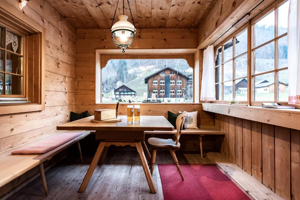 Nespecifikovaný výhled na hory nebo výhled na hory při pohledu z hotelu