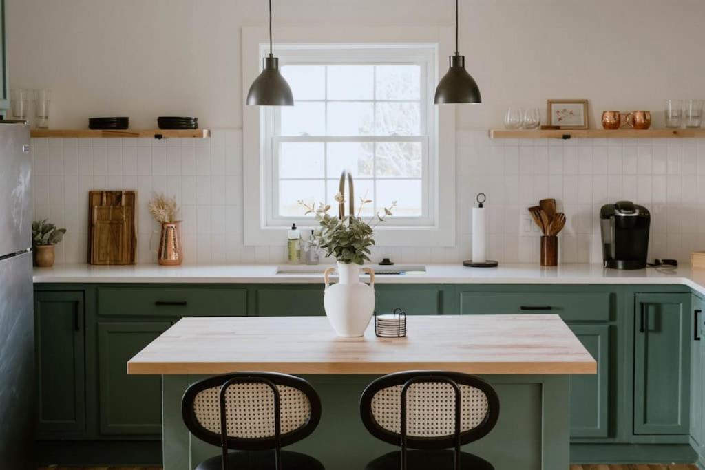 The MillHouse Pool Table, 6 Minutes to Downtown, Greenville (updated prices 2024)