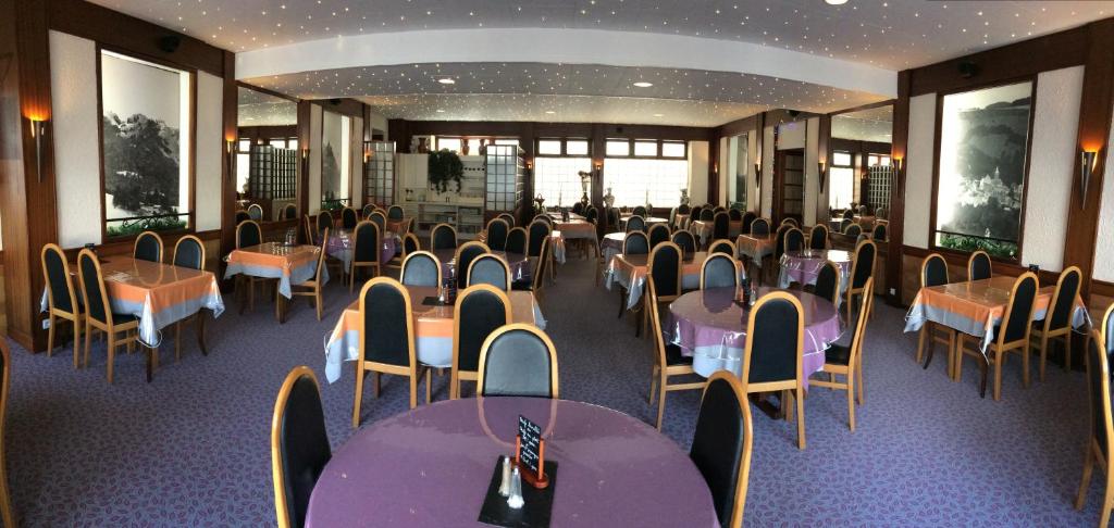 Restaurace v ubytování Hôtel de l'Aviation