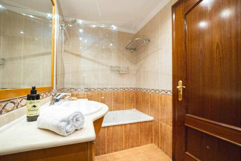 A bathroom at El Cuquiellu