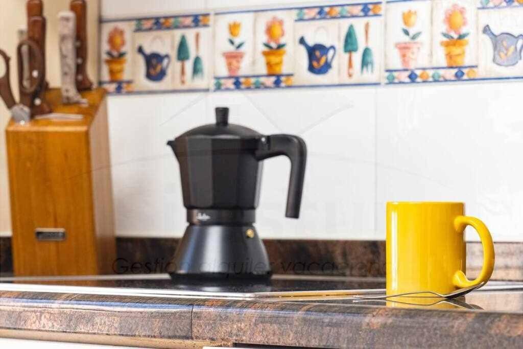 Coffee and tea making facilities at El Cuquiellu
