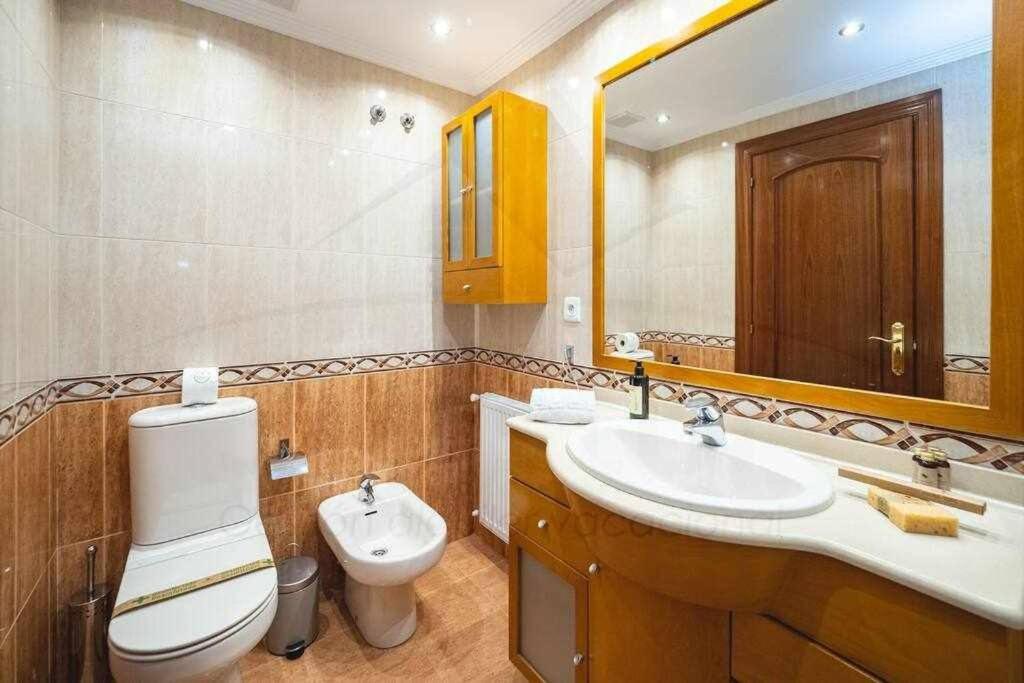 A bathroom at El Cuquiellu