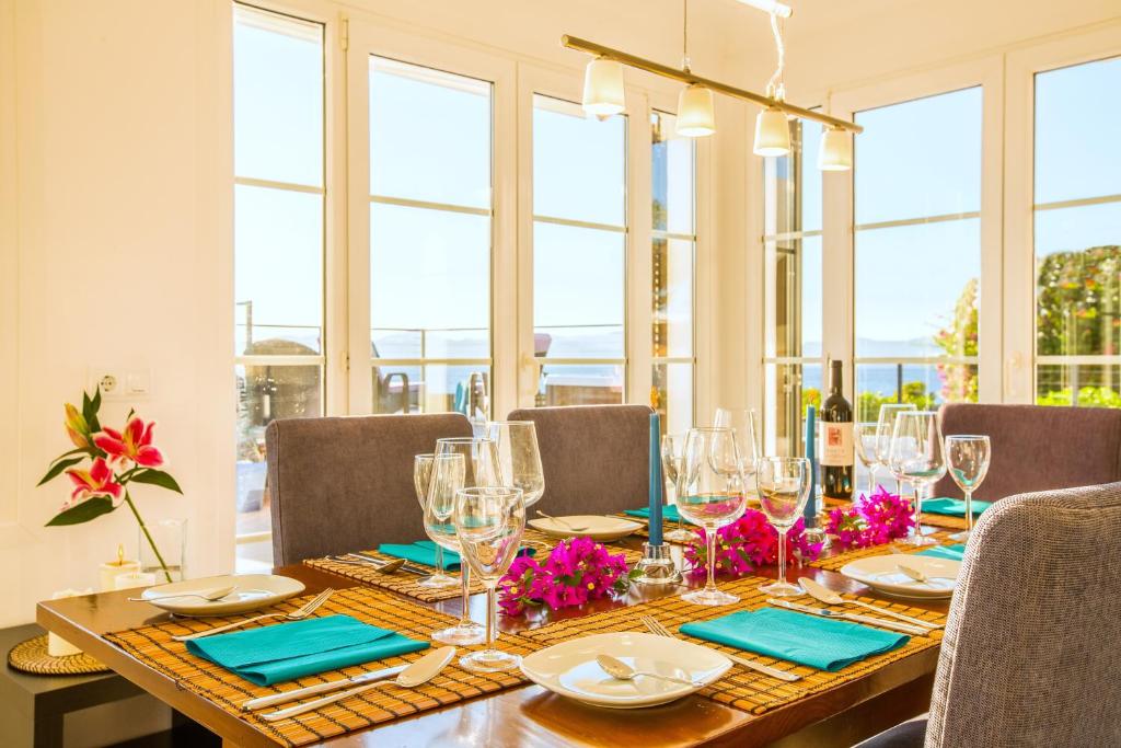 Nápoje v ubytování Casa Pura - Luxuriöses Ferienhaus mit Meerblick