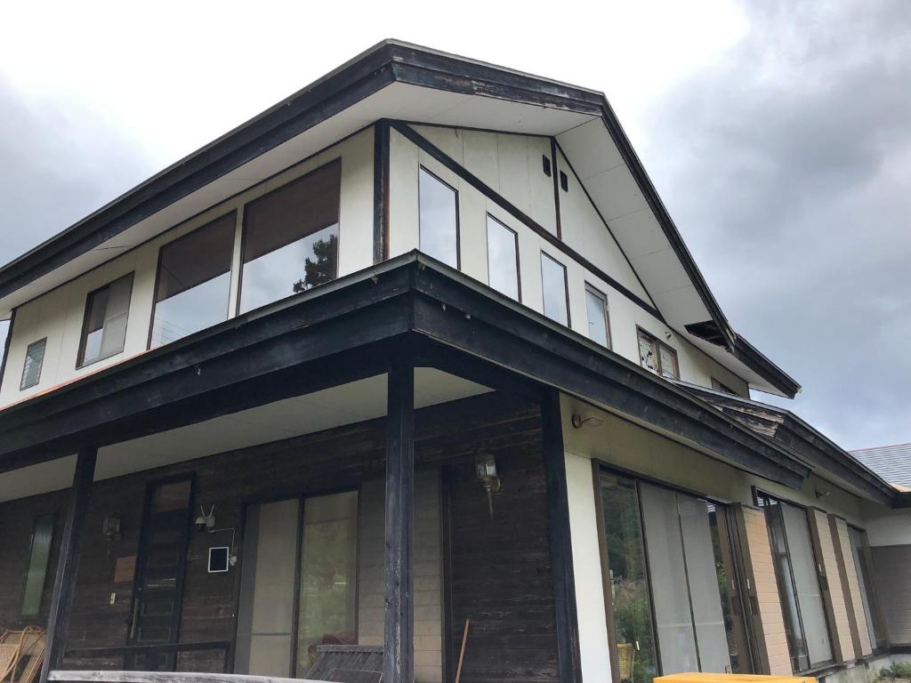 a house with glass windows on the front of it at Cool-Villa 飛騨リゾート in Hida