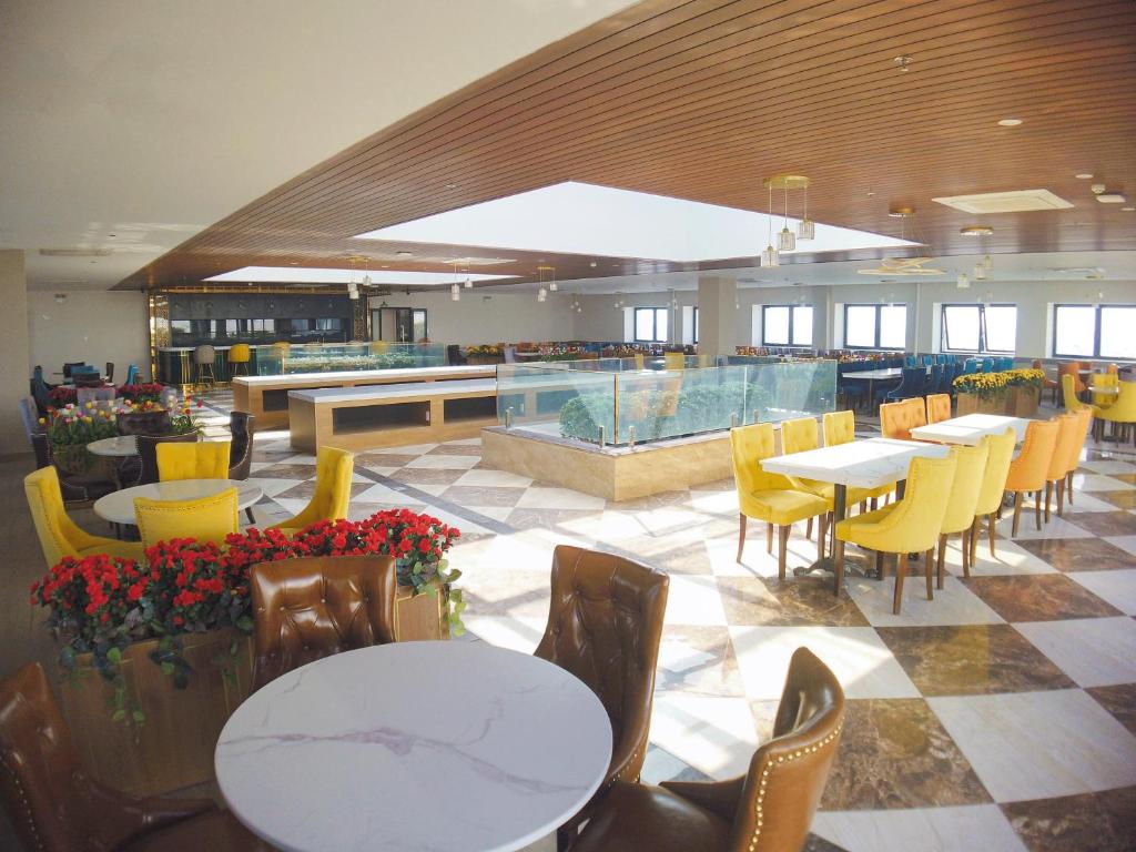 Bazén v ubytování ATP Galaxy Hotel & Apartment Danang nebo v jeho okolí