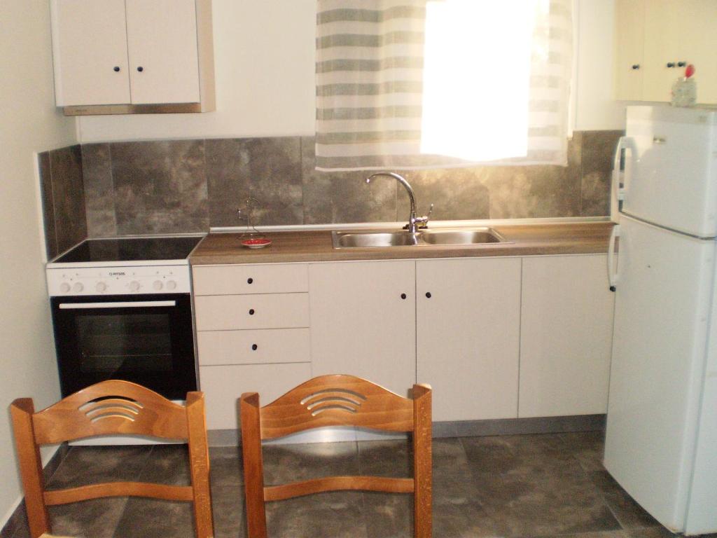 Kuchyň nebo kuchyňský kout v ubytování Cosmitsa House