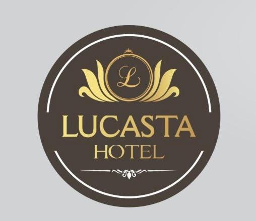 ein Label für ein Luxushotel mit einer Krone in der Unterkunft Lucasta Hotel Ha Long in Hạ Long