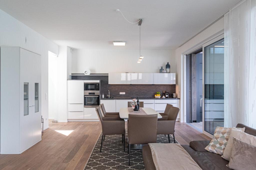 Kuchyň nebo kuchyňský kout v ubytování Hermitage Wörthersee Penthouse Appartement