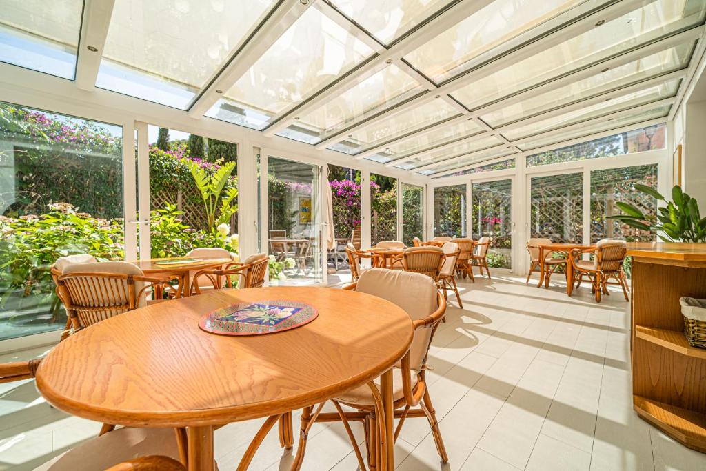 Restaurace v ubytování Hotel Yacht Club