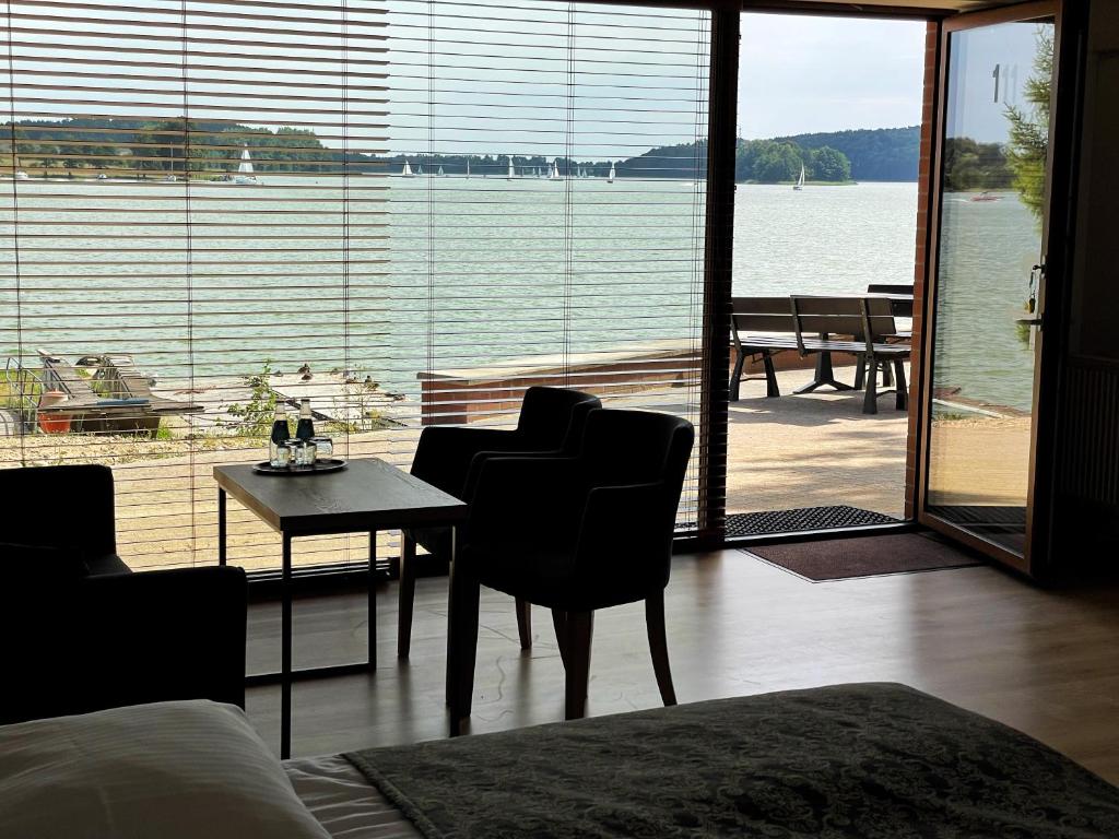 Hotel Robert's Port - Double Room With Lake View