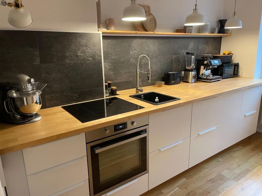 Dapur atau dapur kecil di Geschmackvoll eingerichtete Wohnung in Braunschweig