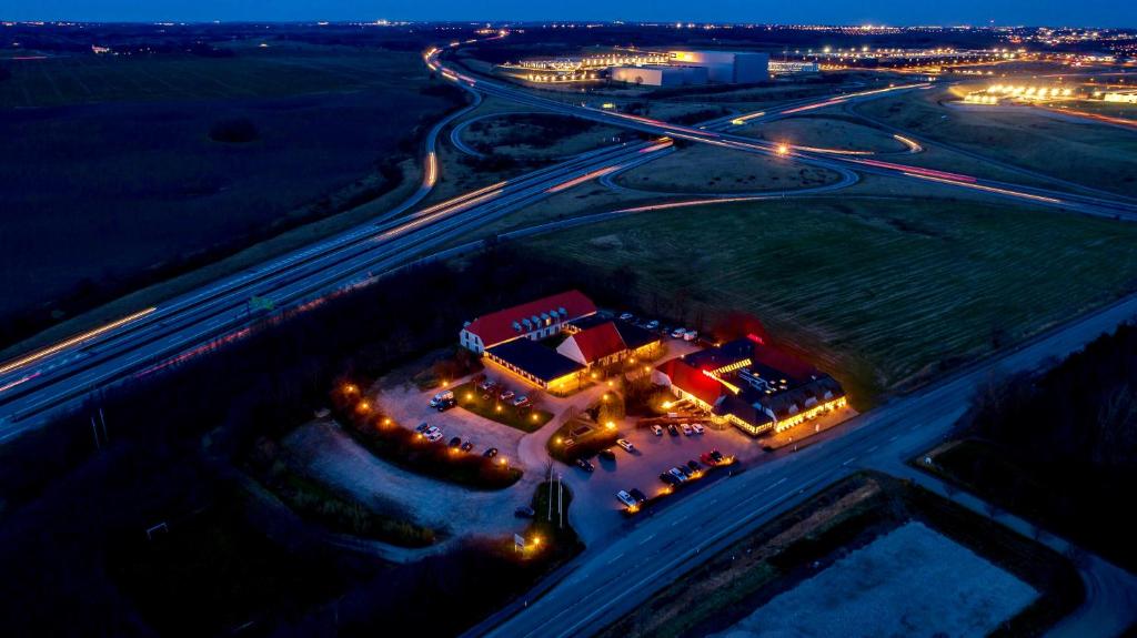 Letecký snímek ubytování Hotel Aarslev Kro