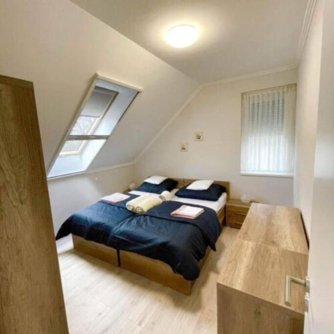 Postel nebo postele na pokoji v ubytování LILIBORI apartman