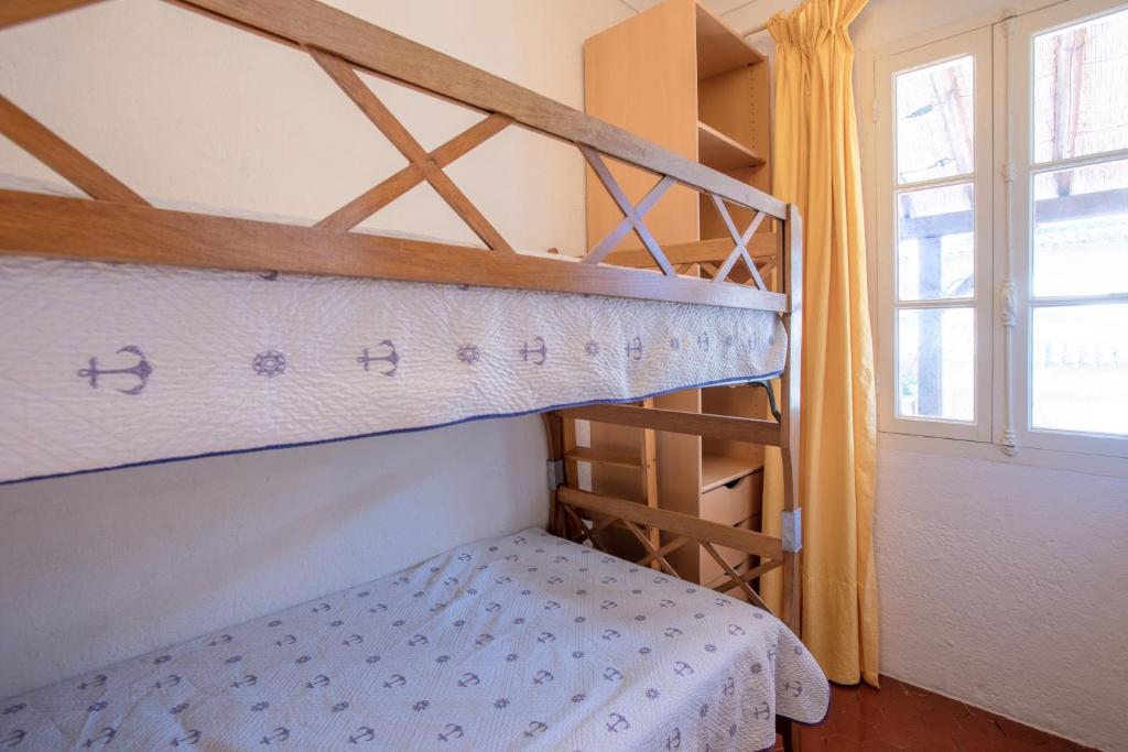 Łóżko lub łóżka w pokoju w obiekcie Studio Le Val de Pons Ramatuelle