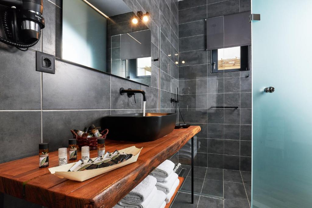 A bathroom at Alagni Cretan Resort