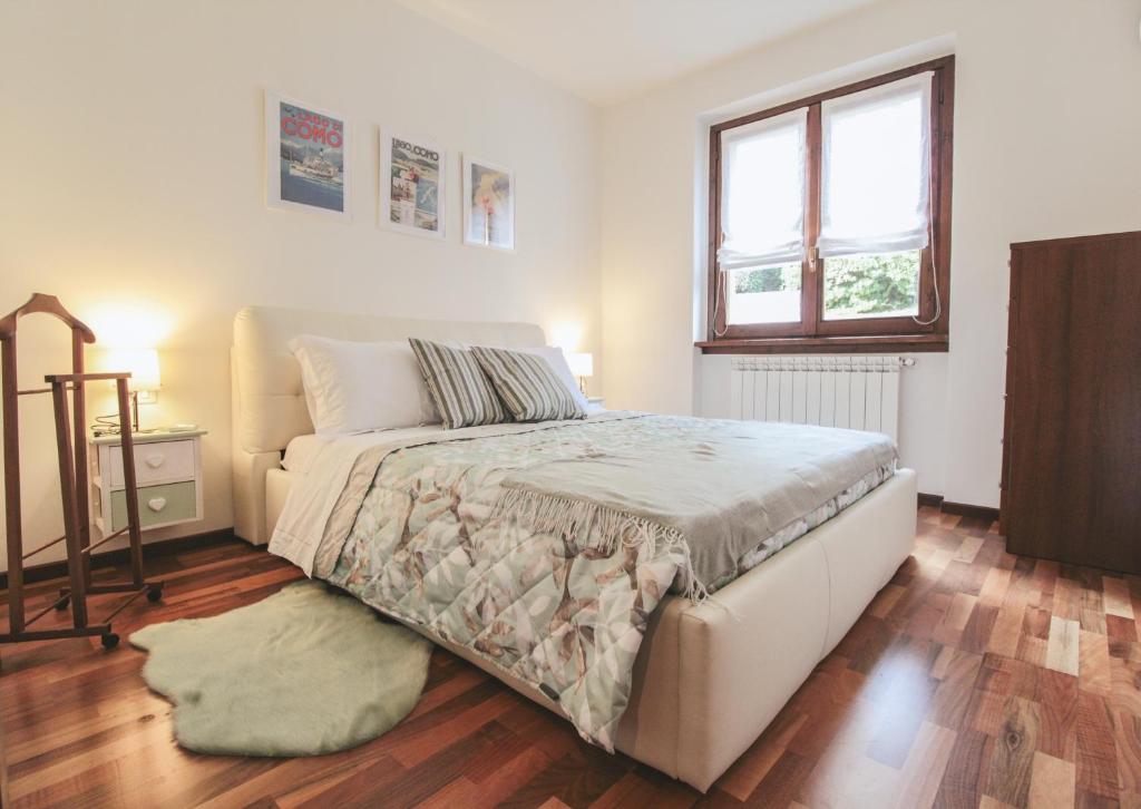 a bedroom with a large bed and a window at Appartamento Angelina in Menaggio