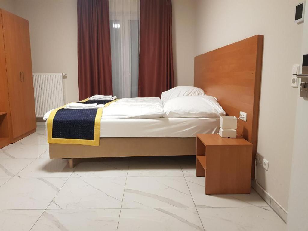 Postel nebo postele na pokoji v ubytování Hotel Emiliana am Bahnhof