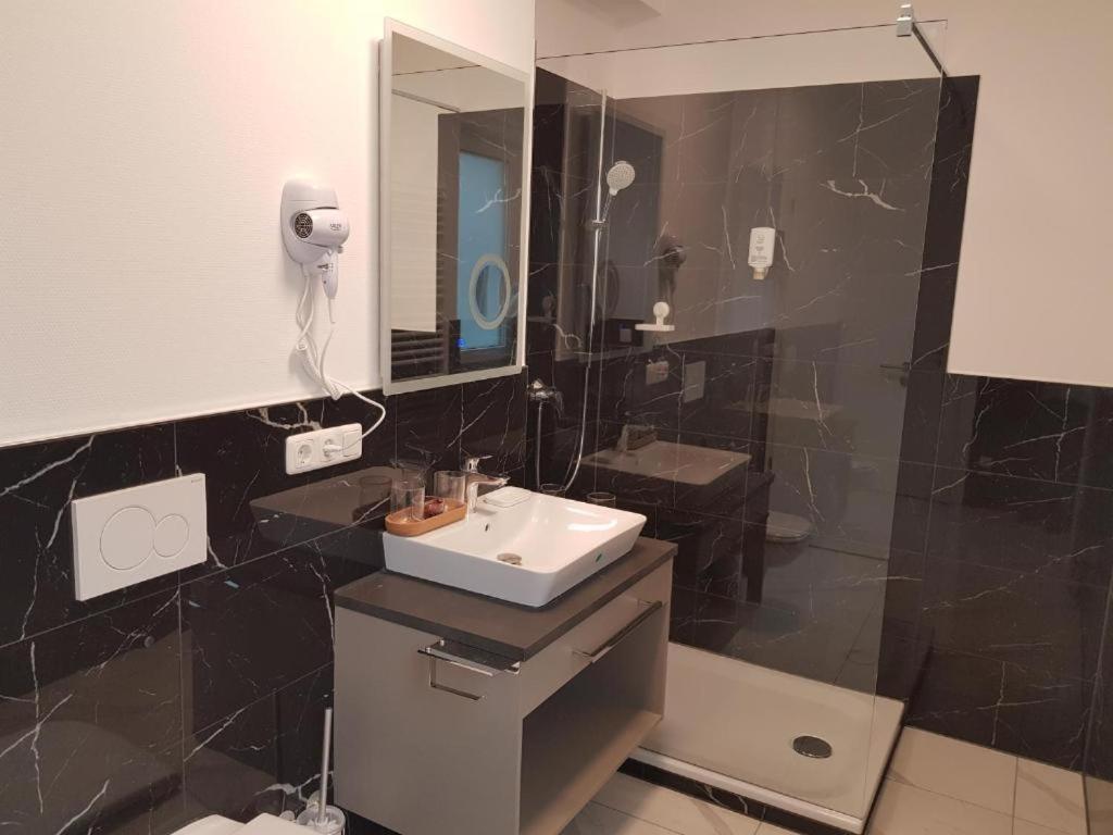 Koupelna v ubytování Hotel Emiliana am Bahnhof