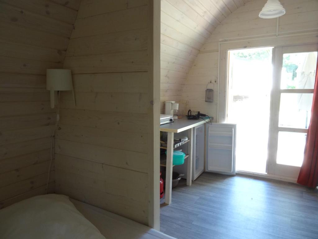 Kuchyň nebo kuchyňský kout v ubytování Camping la Grangeonne
