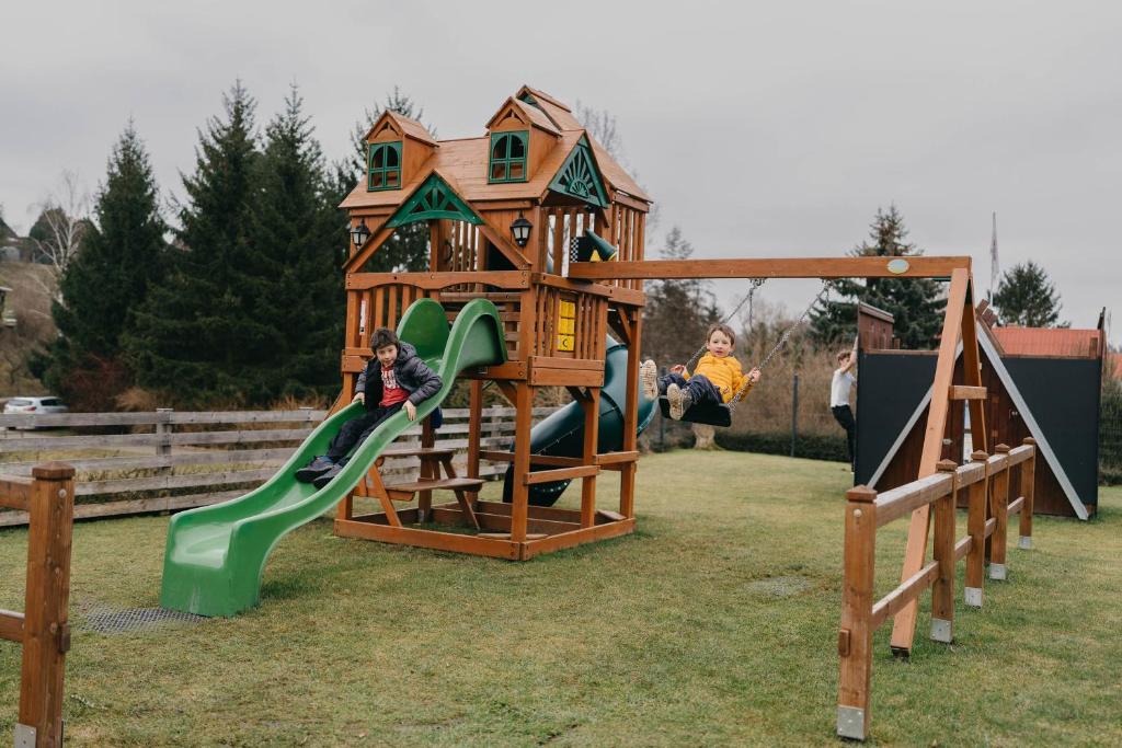 Herní místnost nebo prostor pro děti v ubytování OREA Resort Panorama Moravský kras