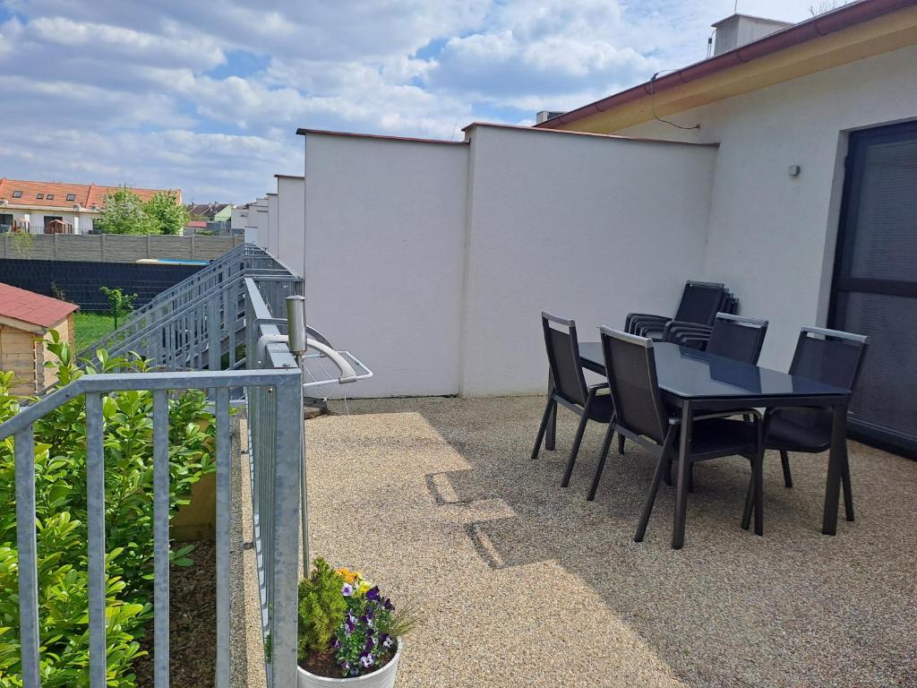 Balkón nebo terasa v ubytování Apartmány U Zámečku