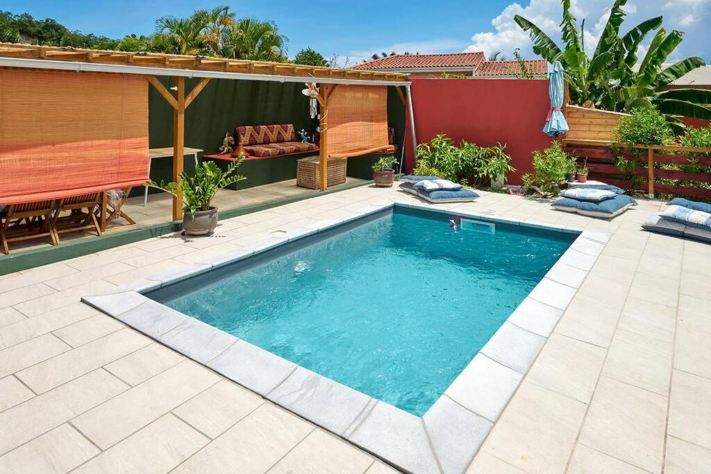 Bazén v ubytování Villa spacieuse proche de la mer avec piscine privée et vue - BED AND COFFEE DIAMOND nebo v jeho okolí
