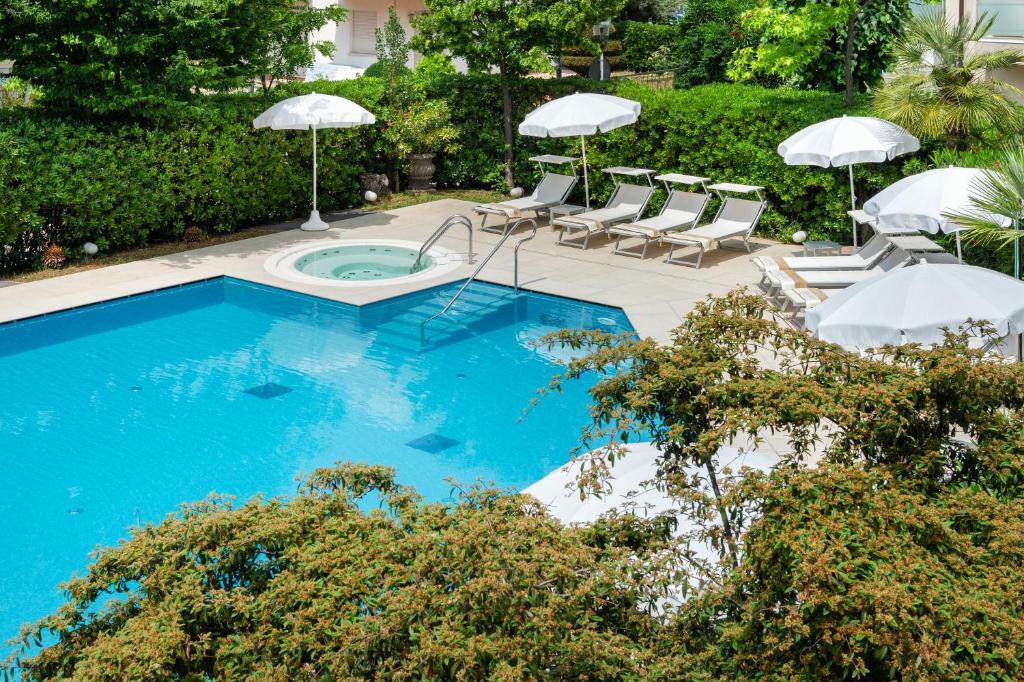 Πισίνα στο ή κοντά στο Hotel Maddalena