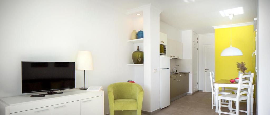 TV a/nebo společenská místnost v ubytování Apartamentos El Guarapo
