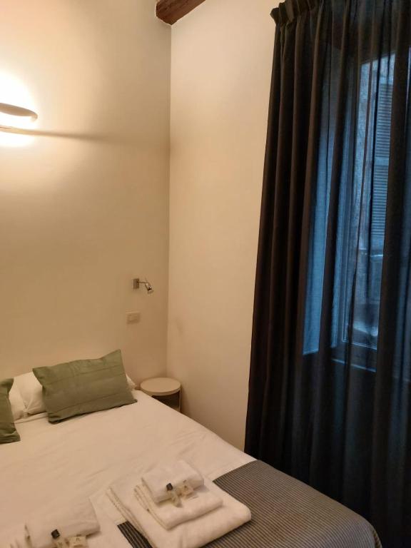 رزرو هتل و هاستل، EasyInRome Navona, آژانس هواپیمایی آسمان سپید