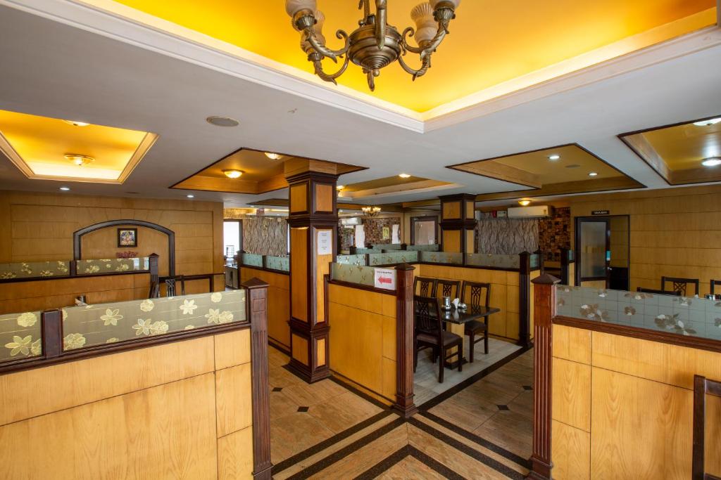 Lounge nebo bar v ubytování Sri Aarvee Hotels