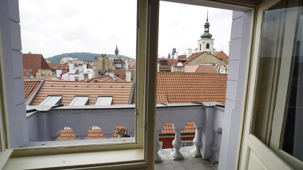 Royal Road Residence - Studio With Balcony