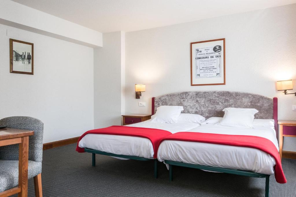 Postel nebo postele na pokoji v ubytování Snö Hotel Formigal