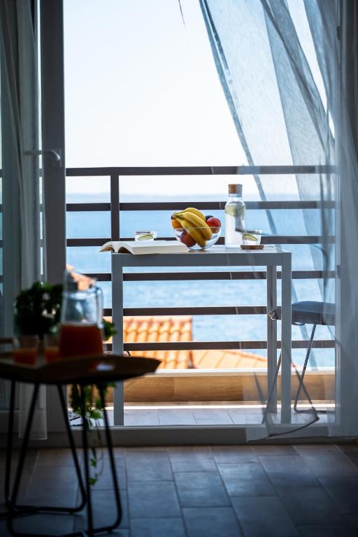 Aiora Suites by Booking Kottas - King Suite Sea View | First Floor