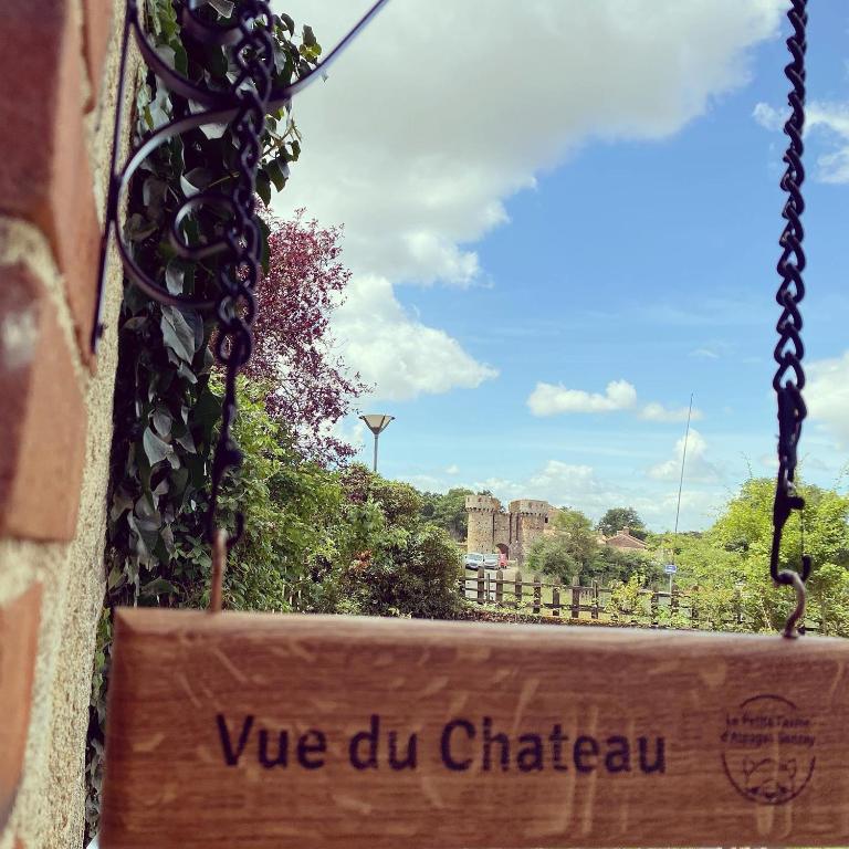 a sign that reads we do cu chichahu at Vue du chateau a La Petite Ferme d&#39;Alpacas in Sanzay