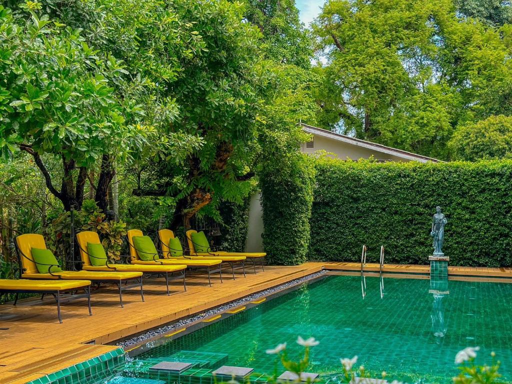 Басейн в или близо до At Pingnakorn Riverside