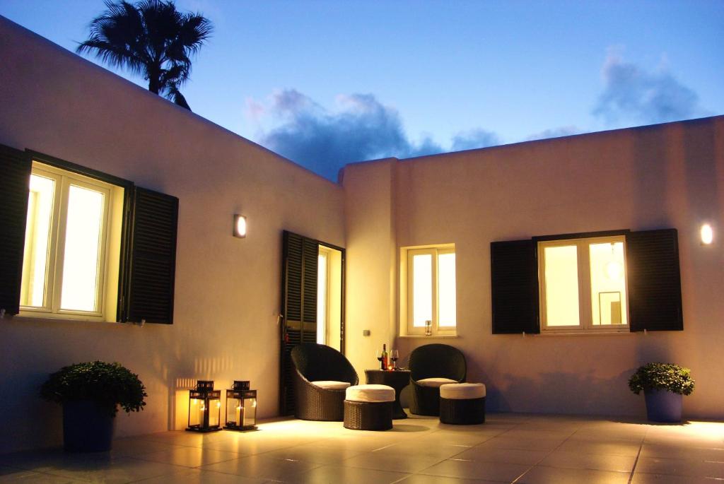 Posezení v ubytování Casa Pura - Luxuriöses Ferienhaus mit Meerblick
